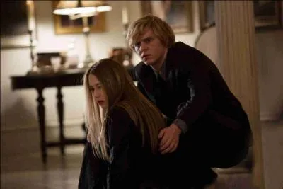 Que fait Zoé à Kyle Spencer après l'accident de bus ?