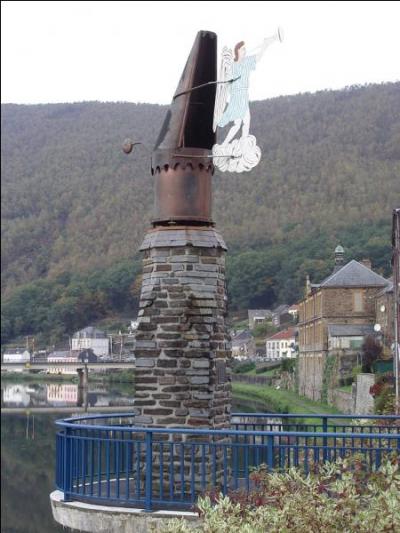 Dans le département des Ardennes, sur la Meuse, les habitants s'appellent les "Baraquins". Dans quelle ville pouvez-vous admirer cette girouette ?