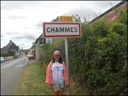 Nous entrons à Chammes, village Mayennais situé en région ...