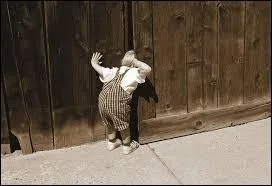 Qu'est-ce qu'un(e) "fouille-merde" ?