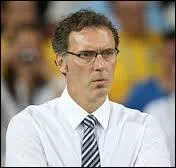 Quel est cet entraîneur du PSG ?