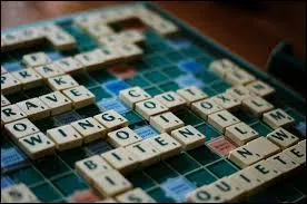 De quelle origine est Alfred Mosher Butts, le créateur du Scrabble ?