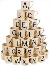 Combien de cases "mot compte triple" le plateau comporte-t-il ?