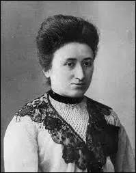 De quelle origine était Rosa Luxemburg, militante socialiste et théoricienne marxiste, qui s'opposa notamment à la Première Guerre mondiale ?