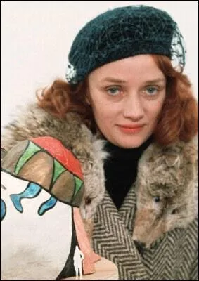 Qui est cette plasticienne, peintre et sculptrice, à qui l'on doit notamment les sculptures féminines, rondes et sexy, tout en couleurs, qu'elle appelle les "Nanas" ?