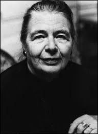 Marguerite Yourcenar, femme de lettres française, fut la première femme élue à l'Académie française, le 6 mars 1980. Quelle oeuvre ne lui appartient pas ?