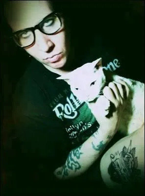 Comment s'appelle le chat de Manson ?