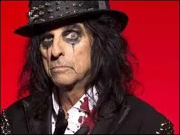 Manson trouve le maquillage d'Alice Cooper ...