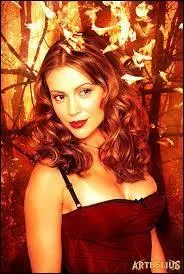 Pour quel magazine Phoebe travaille-t-elle ?