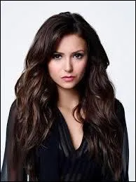 Elena est de la même lignée que...