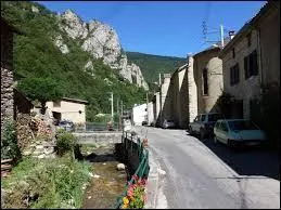 Tout petit village Audois de 12 habitants, La Fajolle se situe en région ...