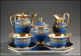 Pour combien de personnes est destin&eacute; un service &agrave; caf&eacute; appel&eacute; "t&ecirc;te-&agrave;-t&ecirc;te" ?