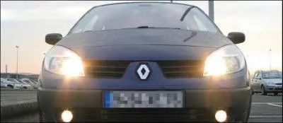 Les feux de route ont une portée d'au moins :