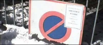 L'interdiction de stationner est :