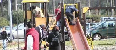 Je transporte des enfants. Je m'assure que la sécurité pour les enfants est enclenchée.