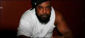 8 ao&ucirc;t - Comment s'appelle ce rappeur d&eacute;c&eacute;d&eacute; &agrave; l'&acirc;ge de 43 ans ?