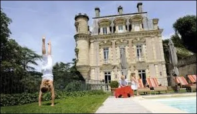 Qui chante "La vie de château" ?