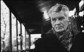 Samuel Beckett écrivait en anglais et en français. Il était de nationalité anglaise.