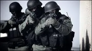 Fondé en 1973, ce service fédéral de la police américaine est principalement chargé de lutter contre le trafic des narcotiques. Comment se nomme-t-il ?