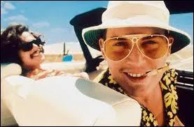 "Fear and Loathing in Las Vegas" est un film réalisé par Terry Gilliam, sorti en 1998. Johnny Depp et Benicio del Toro y interprètent deux compères totalement déjantés, dont le séjour à Las Vegas va se vivre à travers une consommation excessive de stupéfiants. En version française, quel est le titre de ce film ?