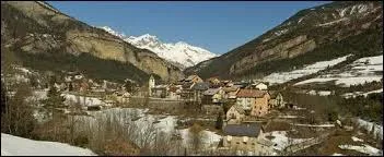 Nous partons &agrave; la d&eacute;couverte de Saint-Martin-d'Entraunes. Commune azur&eacute;enne, elle accueille sur son territoire la station de sports d'hiver du Val Pelens. Nous nous situons dans le d&eacute;partement ...