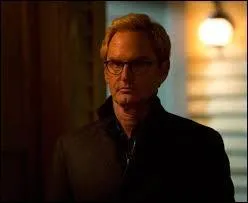 Dans un autre épisode, un homme fait son apparition. 
Comment se nomme-t-il ?