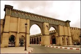 Meknès se situe...