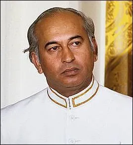 Dans quel pays Ali Bhutto a-t-il pris le pouvoir en 1971 ?
