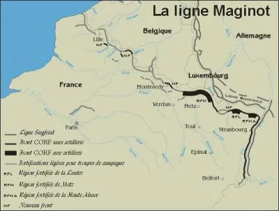 Comment s'appelle la ligne fran&ccedil;aise de d&eacute;fense que les arm&eacute;es allemandes ont contourn&eacute;e en 1940 ?