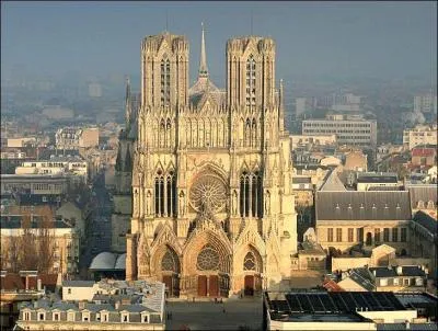 La cath&eacute;drale de Reims est un ouvrage de l'architecture :