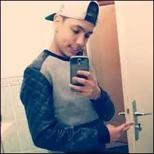 Quelle est la date d'anniversaire du plus âgé des deux frères ?