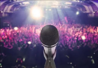 Dans quel groupe de chant s'est-il fait recruter ?