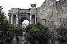 Dans quel pays pouvez-vous visiter Tébessa ?