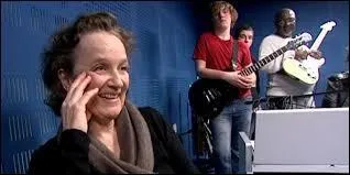 Le groupe est composé de quatre musiciens de talent. La première est la seule femme. Elle est née le 7 mars 1952 à Paris et fut soit la bassiste, soit la chanteuse du groupe. Comment s'appelle-t-elle ?