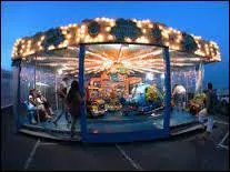 L'été, il y a une fête foraine d'ouvert juste à côté du port, vous pourrez y faire...