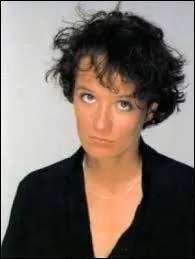 Quel instrument commen&ccedil;a-t-elle par &eacute;tudier ?