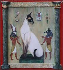 Les chats était momifiés en Égypte antique car ils étaient vénérés.