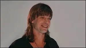 De quel instrument joue-t-il ?