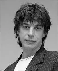 Quel groupe fonde-t-il, alors &acirc;g&eacute; de 15 ans ?