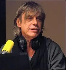 Quel groupe forme-t-il en 1975 ?