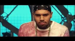 Chris Brown a été condamné à :