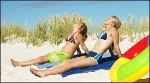 Essayez de traduire cette phrase "Se faire bronzer" !