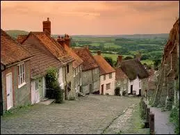 Est-ce de l'anglais ou de l'allemand ? God save the Queen.