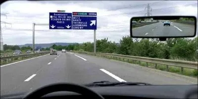 Qu'y aura-t-il dans mille mètres ? 
Pour aller à Metz, dans quelle voie dois-je circuler ?