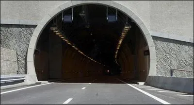 Une fois dans ce tunnel hors agglomération, quels feux dois-je allumer ?