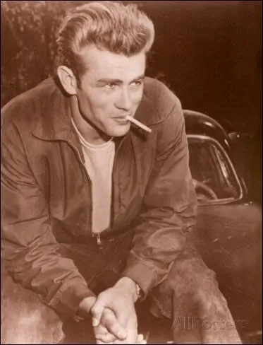 Le 30 septembre, un accident de la route en Californie lui est fatal. Il a seulement 24 ans ! "À l'est d'Eden" a fait de lui une star dont la carrière s'achève en pleine gloire.