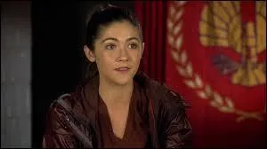 Très peu de temps après, elle envoie un couteau sur Katniss. Celle-ci se protège avec :