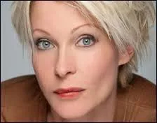 Où Rebecca Hampton est-elle née ?