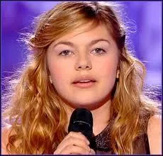 Elle a chanté cette chanson dans "The Voice, la plus belle voix". Il s'agit d'un titre chanté par Vanessa Paradis. Quel est-il ? Il lui a permis d'accéder à l'étape suivante dans le concours musical.