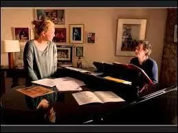 Louane a chanté cette chanson dans le film « La Famille Bélier », accompagnée uniquement par Ilian Bergala, "Gabriel" dans le film. Cette chanson est de Michel Sardou. Sauriez-vous de quelle chanson il est ici question ?